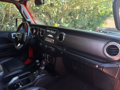 Used 2018 Jeep Wrangler Unlimited Rubicon AWD/4WD image 8