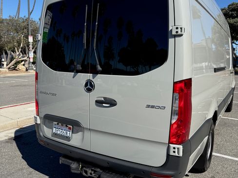 Used 2022 Mercedes-Benz Sprinter 2500 image 5