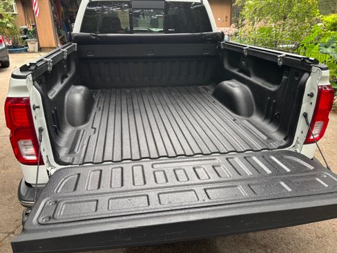 Used 2018 Chevrolet Silverado 1500 LTZ w/ Sport Package AWD/4WD image 15