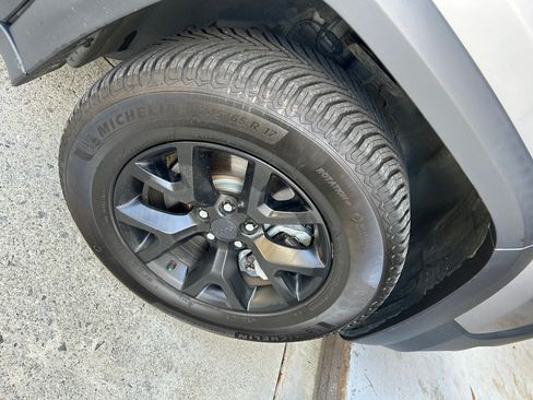 Used 2018 Jeep Cherokee Trailhawk w/ Quick Order Package 27L image 15