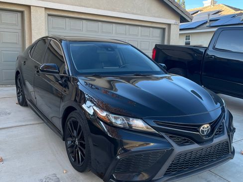 Used 2022 Toyota Camry SE image 4