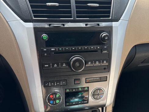 Used 2011 Chevrolet Traverse LTZ image 10