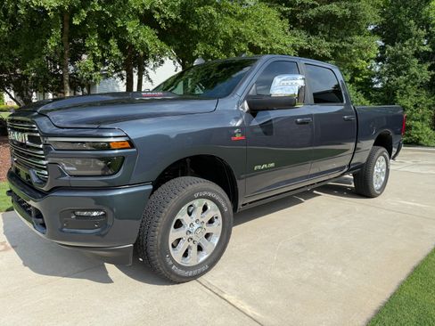 Used 2025 RAM 2500 Laramie AWD/4WD image 5
