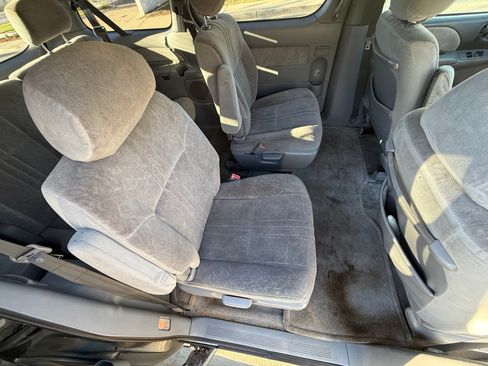 Used 2000 Toyota Sienna LE image 13