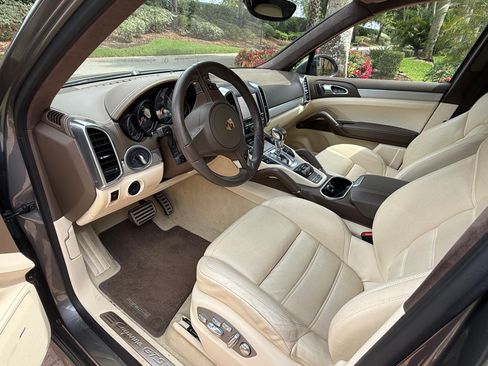 Used 2014 Porsche Cayenne GTS image 10