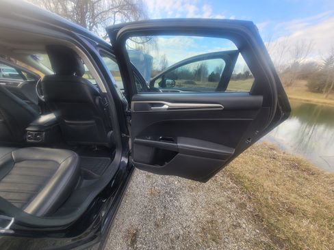 Used 2015 Ford Fusion Energi SE image 16