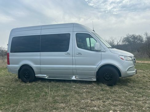 Used 2021 Mercedes-Benz Sprinter 2500 image 15