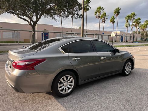 Used 2018 Nissan Altima 2.5 S w/ S Convenience Package image 11