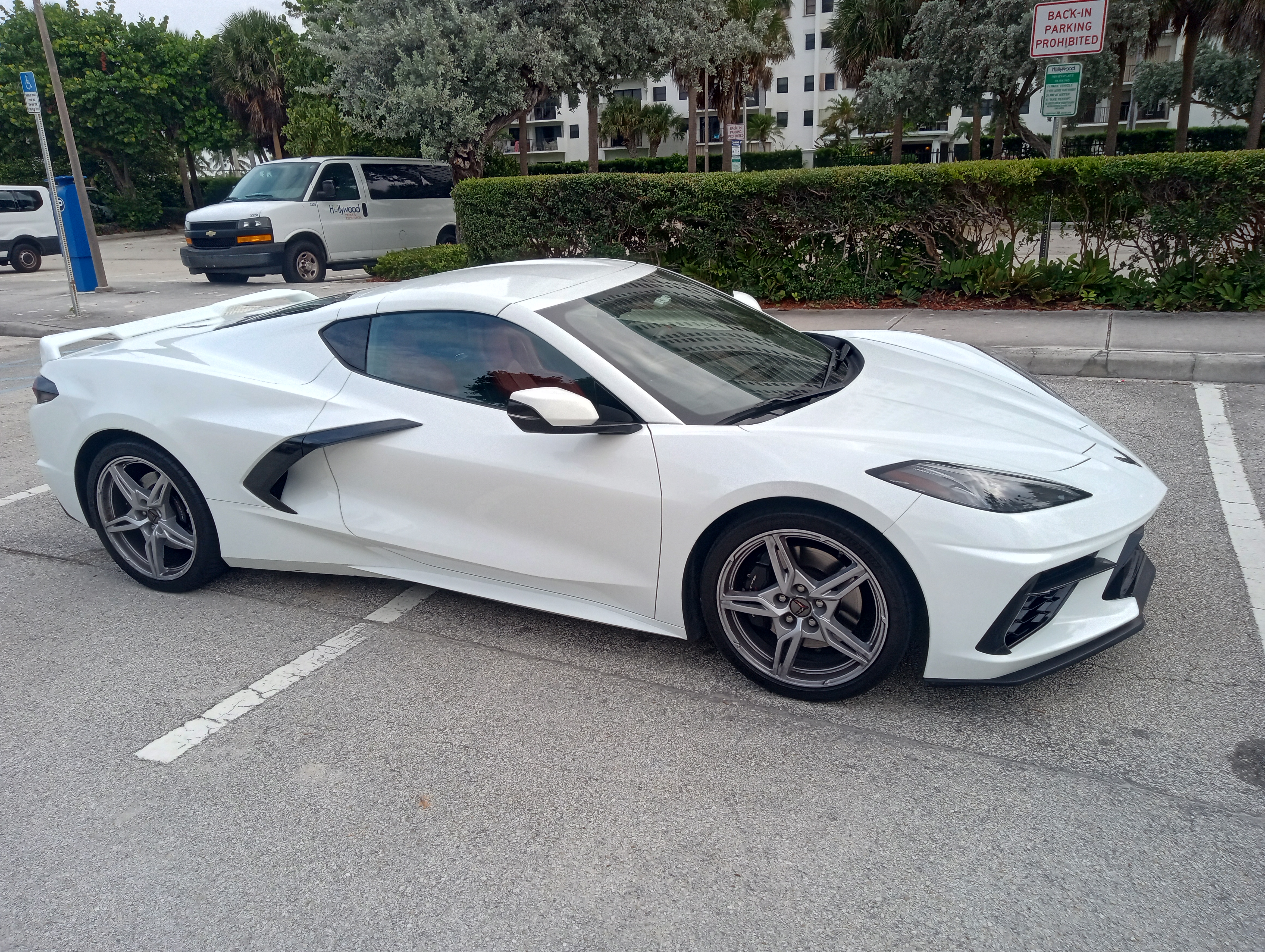 Used 2022 Chevrolet Corvette Stingray Coupe w/ Z51 Performance Package RWD image 19