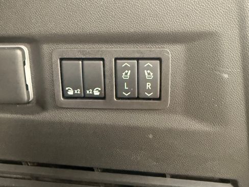 Used 2026 GMC Yukon Elevation w/ Elevation Premium Package AWD/4WD image 11