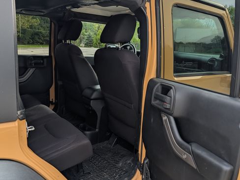 Used 2013 Jeep Wrangler Unlimited Sport AWD/4WD image 6