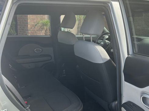 Used 2015 Kia Soul + FWD image 13