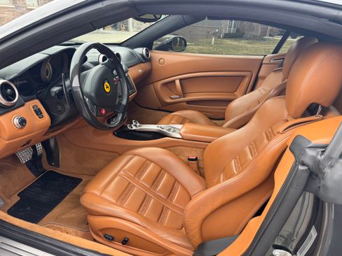 Used 2010 Ferrari California image 26