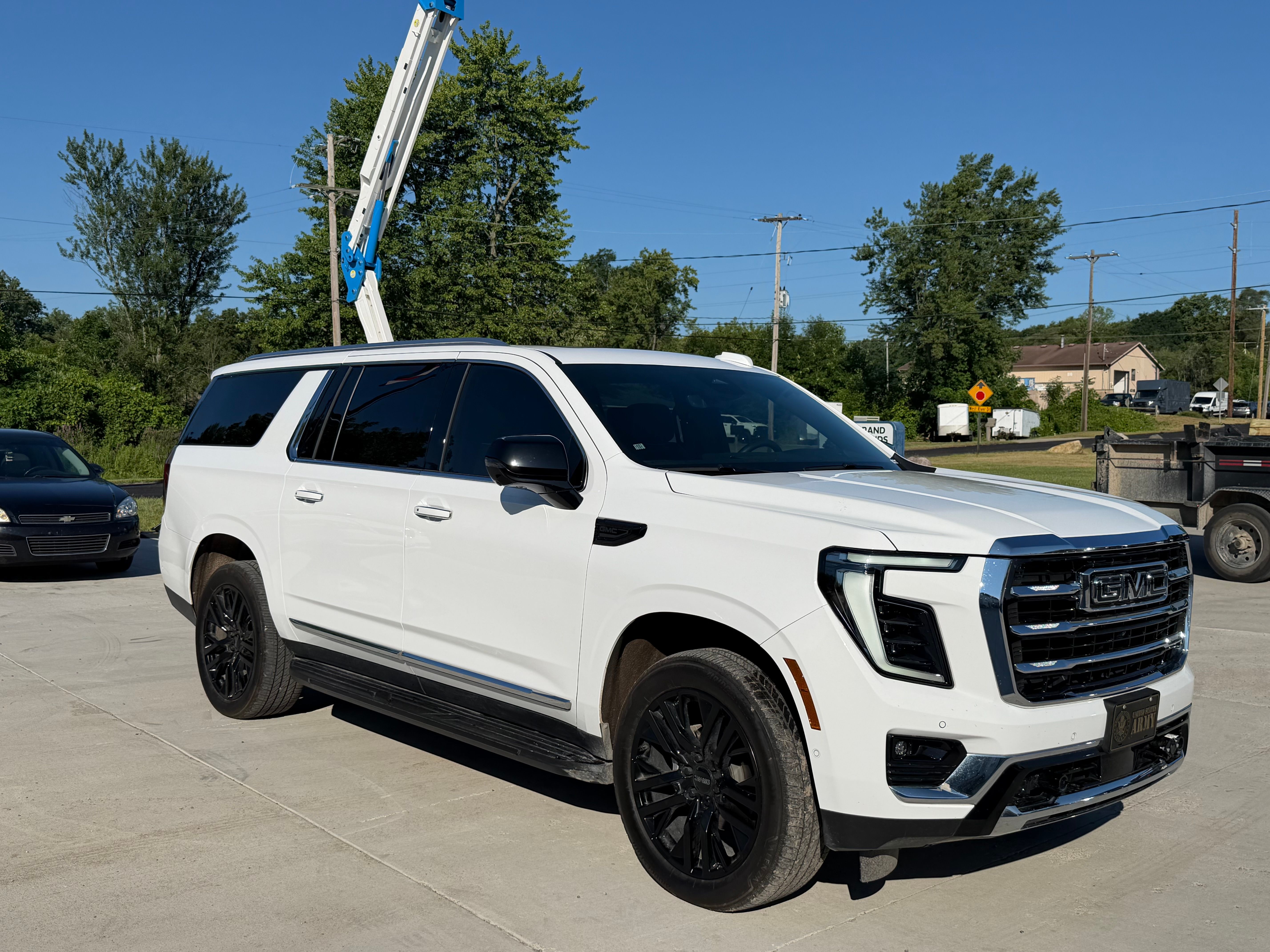 Used 2025 GMC Yukon XL Elevation w/ Elevation Premium Package AWD/4WD image 1
