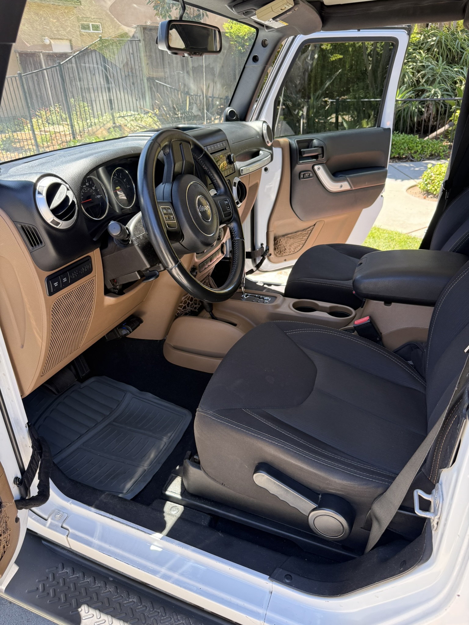 Used 2014 Jeep Wrangler Rubicon AWD/4WD image 9