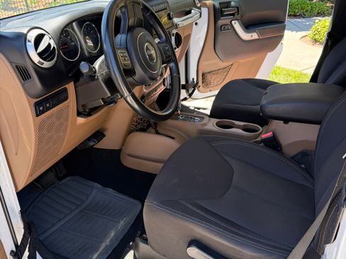 Used 2014 Jeep Wrangler Rubicon AWD/4WD image 9