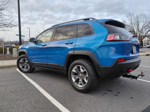 Used 2019 Jeep Cherokee Trailhawk w/ Cold Weather Group image 6