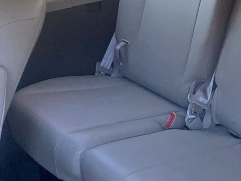 Used 2011 Toyota Sienna XLE image 17