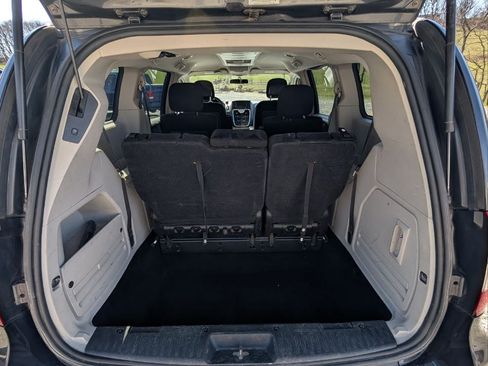 Used 2011 Chrysler Town & Country Touring FWD image 2