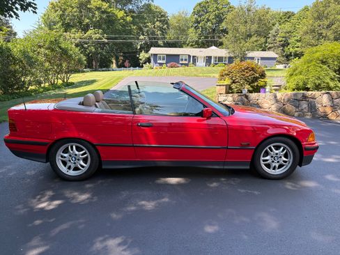 Used 1995 BMW 325i Convertible RWD image 13