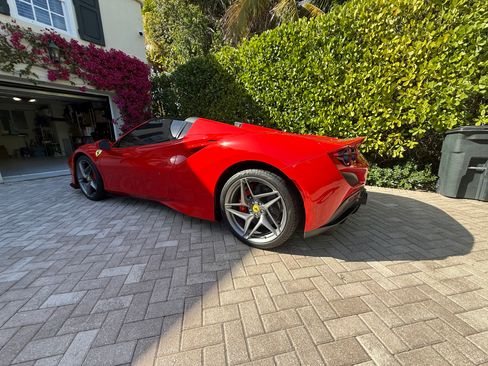 Used 2022 Ferrari F8 Tributo image 11