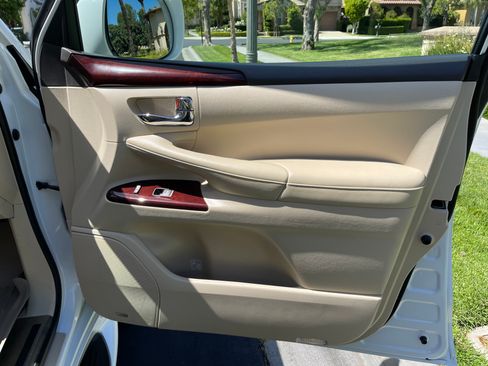 Used 2014 Lexus LX 570 4WD image 18