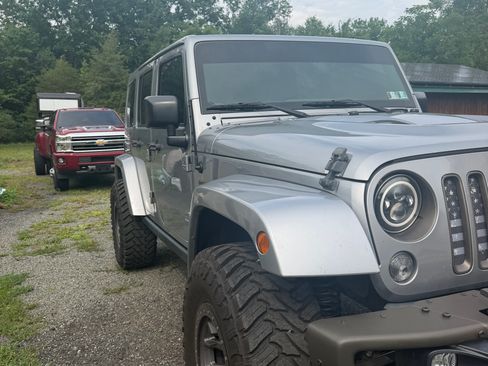 Used 2016 Jeep Wrangler Unlimited Sahara AWD/4WD image 6