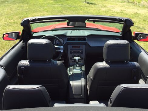 Used 2012 Ford Mustang GT Premium w/ Comfort Pkg RWD image 11