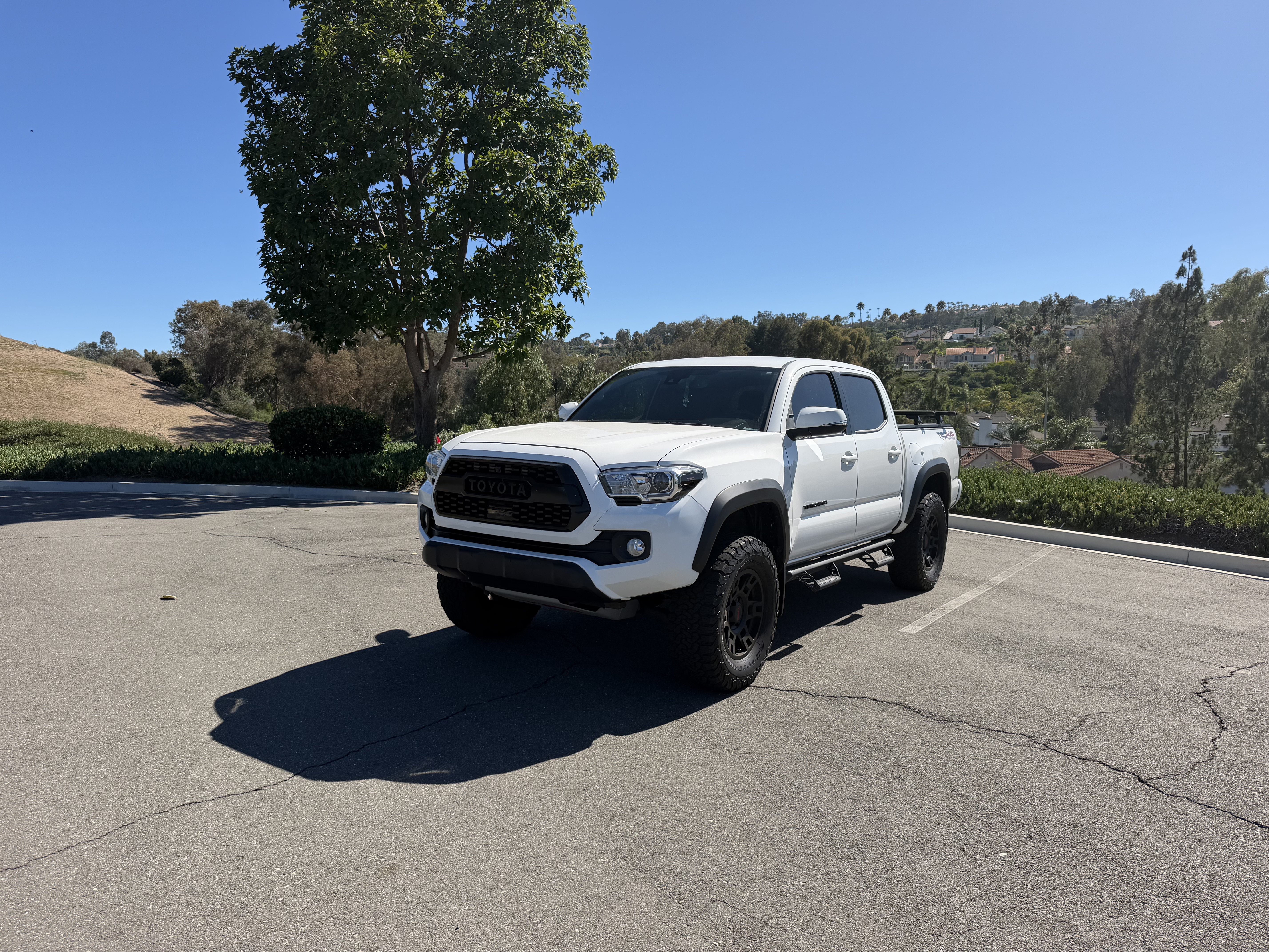 Used 2021 Toyota Tacoma TRD Off-Road w/ Technology Package AWD/4WD image 11