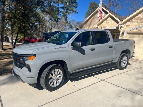 Used 2024 Chevrolet Silverado 1500 Custom image 4