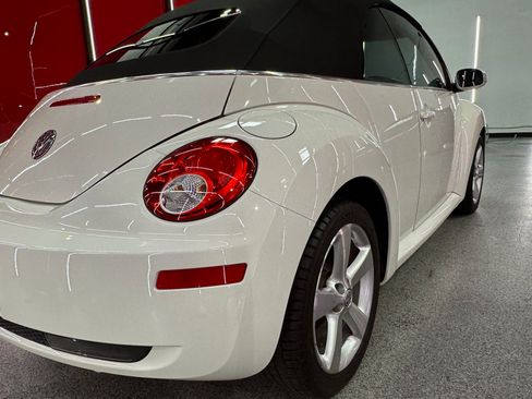 Used 2007 Volkswagen Beetle Triple White Edition image 6