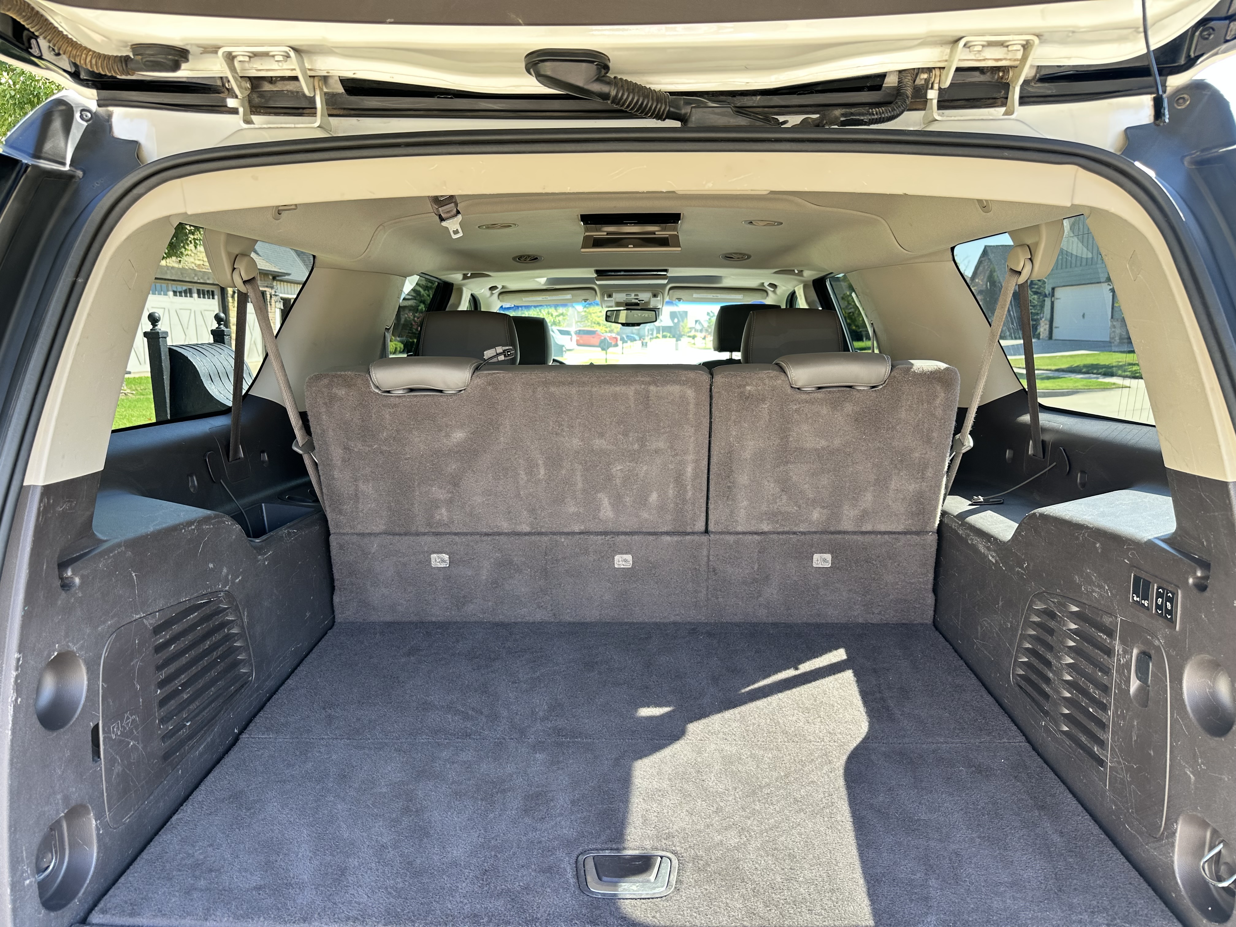 Used 2015 GMC Yukon XL Denali w/ Touring Package AWD/4WD image 13