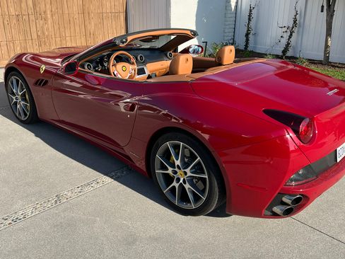 Used 2010 Ferrari California image 10
