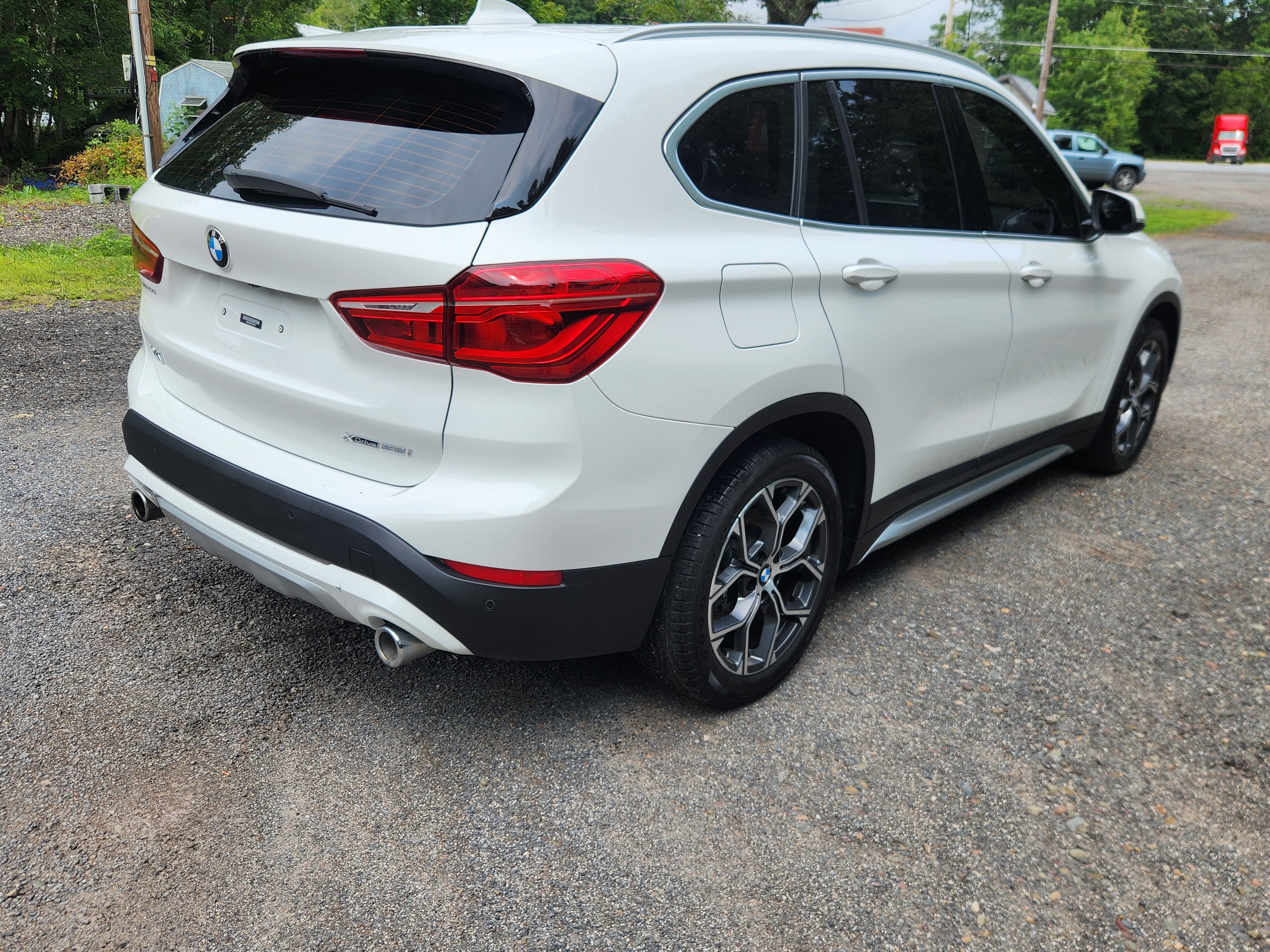 Used 2021 BMW X1 xDrive28i w/ Convenience Package AWD/4WD image 4