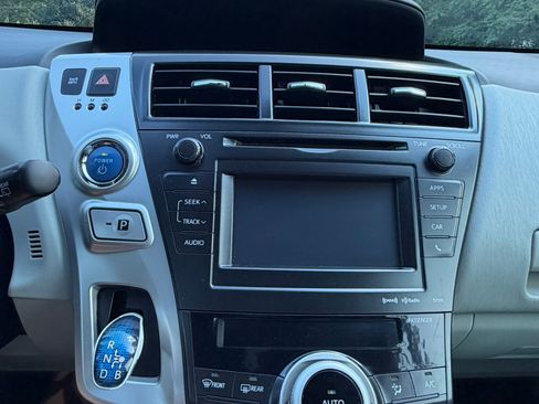 Used 2013 Toyota Prius V Five FWD image 19