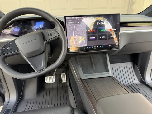 Used 2024 Tesla Model X AWD/4WD image 1