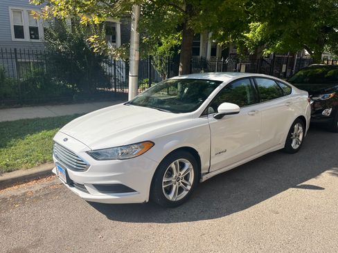 Used 2018 Ford Fusion SE image 1
