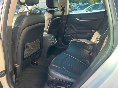 Used 2019 Maserati Levante image 9