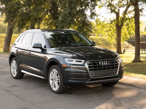 Used 2018 Audi Q5 2.0T Premium Plus w/ Premium Plus Package AWD/4WD image 12