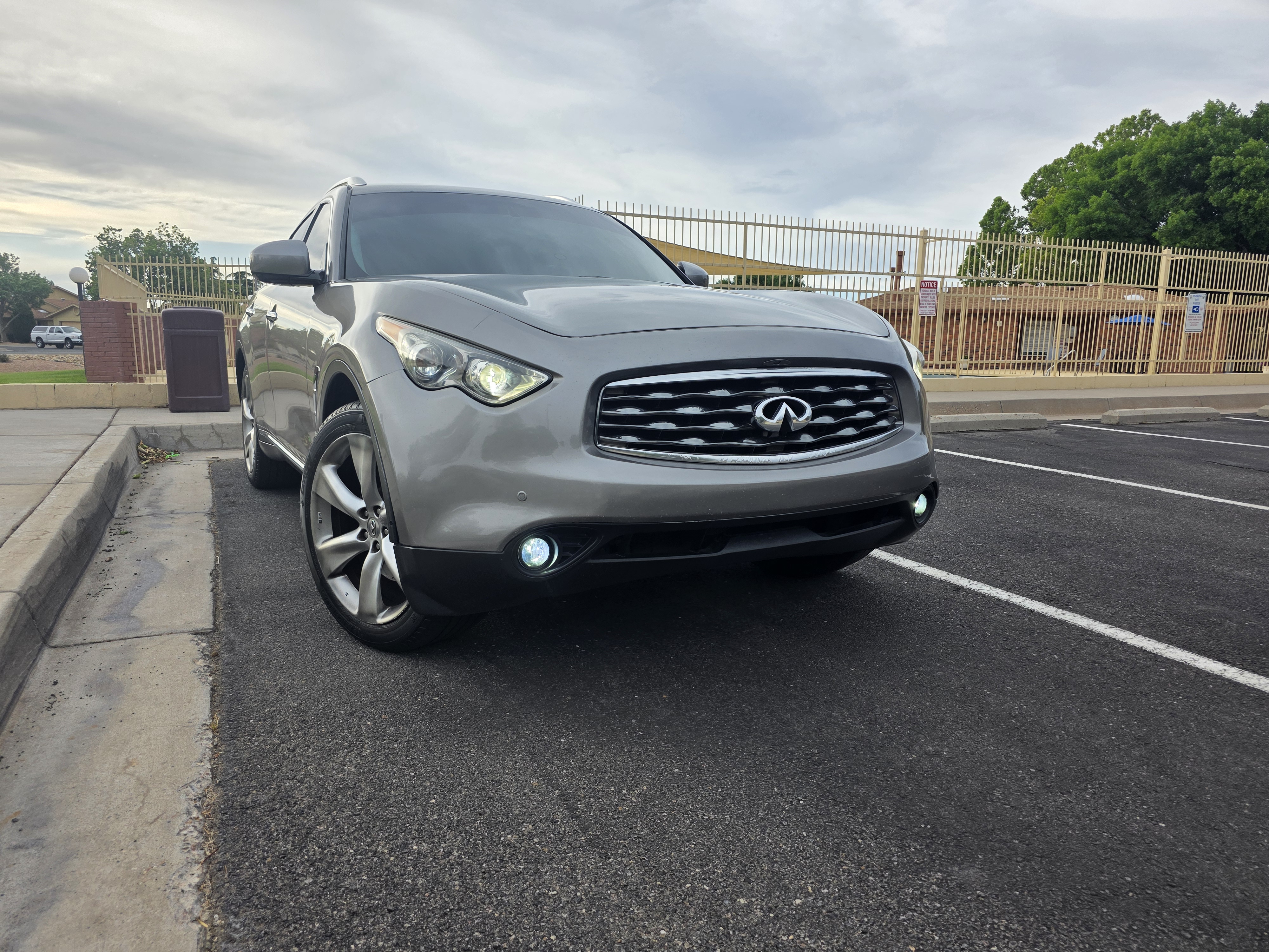 Used 2009 INFINITI FX50 AWD image 4