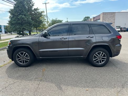 Used 2017 Jeep Grand Cherokee Altitude image 11