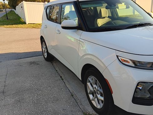 Used 2022 Kia Soul LX w/ Technology Package image 8