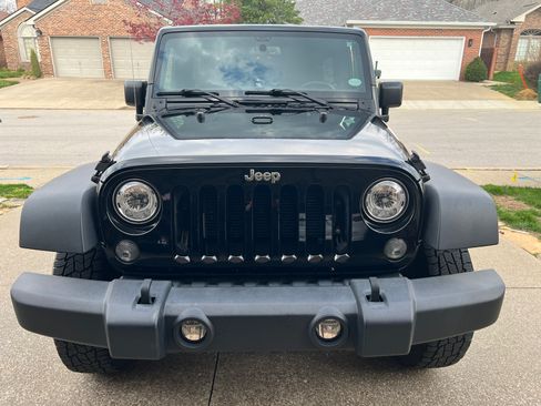 Used 2018 Jeep Wrangler Unlimited Sport S image 2