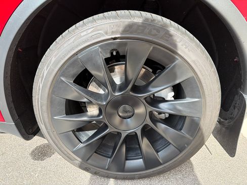 Used 2022 Tesla Model Y Long Range AWD/4WD image 14