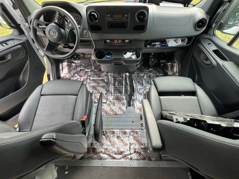 Used 2021 Mercedes-Benz Sprinter 3500 image 13