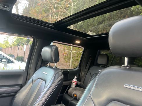 Used 2019 Ford F150 Platinum w/ Equipment Group 701A Luxury image 9