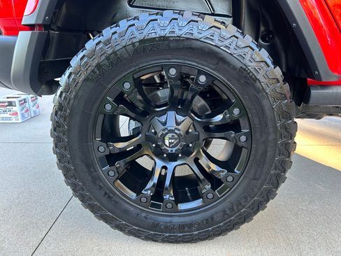 Used 2019 Jeep Wrangler Unlimited Sahara w/ Uconnect 4C Nav & Sound Group image 13