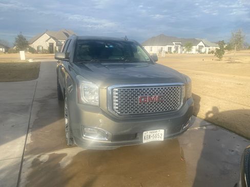 Used 2017 GMC Yukon Denali w/ Open Road Package image 4