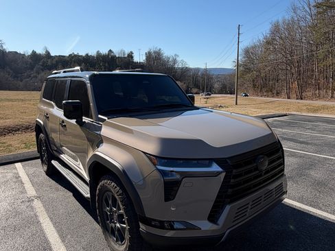 Used 2024 Lexus GX 550 AWD/4WD image 5