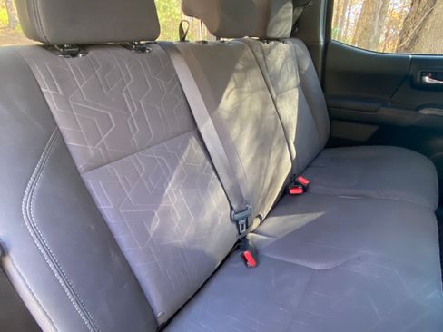 Used 2017 Toyota Tacoma TRD Off-Road image 10